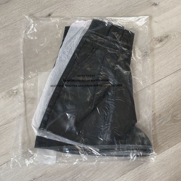 Miss Selfridge faux leather waist detail short in black Petite 2 NWT in packag - Picture 7 of 7